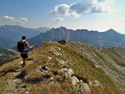 55 Lunga discesa in cresta da Cima a Passo di Lemma